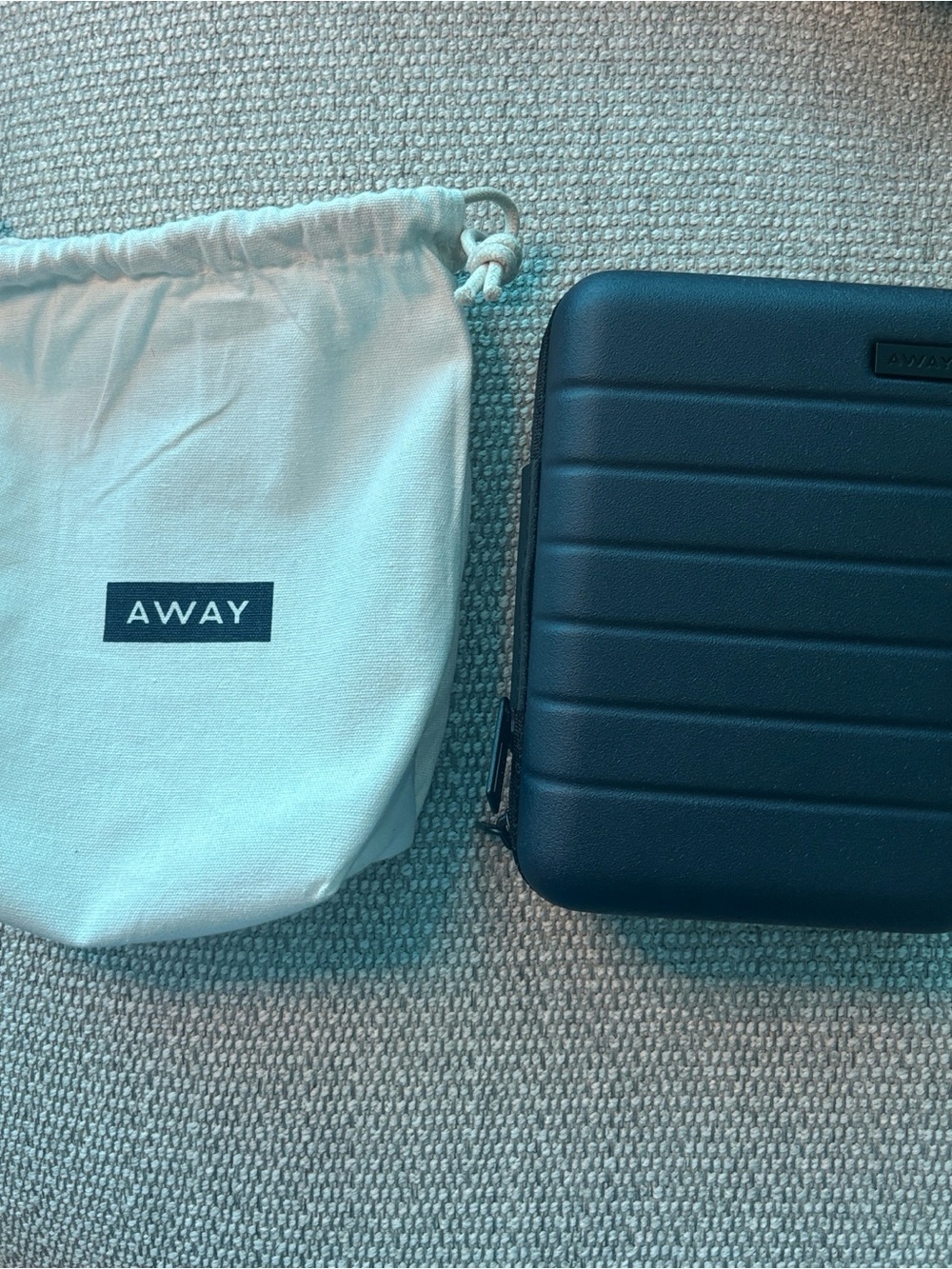 Brand New Away Blue Hard Shell Toiletry Travel Case with Drawstring Dust Pouch - Picture 6 of 6